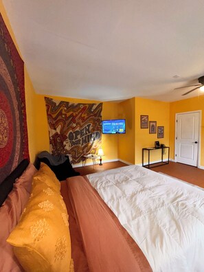 1 slaapkamer, een kluis op de kamer, wifi, beddengoed