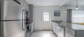 Cozy 2BR Apartment in Riverside/ Avondale
