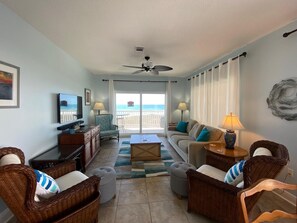 Leilighet, flere senger (Riviera Dunes 203) | Oppholdsområde | TV