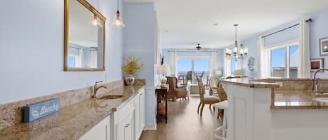 คอนโด, หลายเตียง (Riviera Dunes 203) | ภายใน