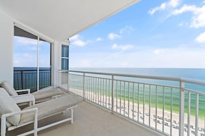 Property grounds - Palacio 1202 (Pensacola)