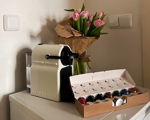 Kaffee und/oder Kaffeemaschine