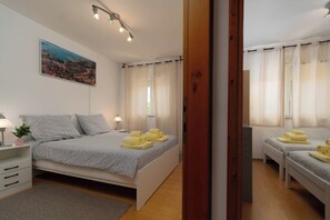 2 habitaciones, caja de seguridad en la habitación y cuna de viaje