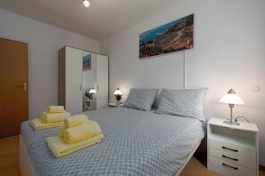 2 soverom, safe på rommet, reiseseng for barn og wi-fi (inkludert)