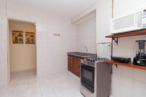 베이직 아파트 | 전용 주방 | 대용량 냉장고, 전자레인지, 조리 도구/접시/주방 기구