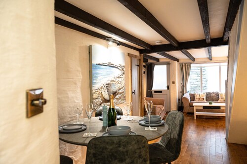 Beautiful cottage seconds from the famous picturesque harbour at Mevagissey