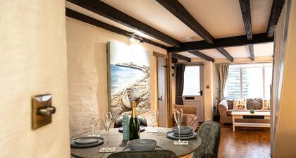 Beautiful cottage seconds from the famous picturesque harbour at Mevagissey