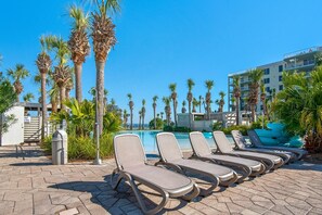 Apartamento, 1 cama de matrimonio grande con sofá cama (Destin West Bayside Sandpiper #PH01) | Piscina | Una piscina al aire libre, una piscina climatizada