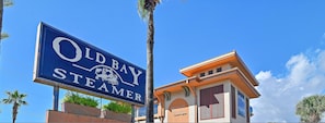 Condo, 1 cama King e sofá-cama (Destin West Bayside Sandpiper #PH01) | Detalhe da fachada