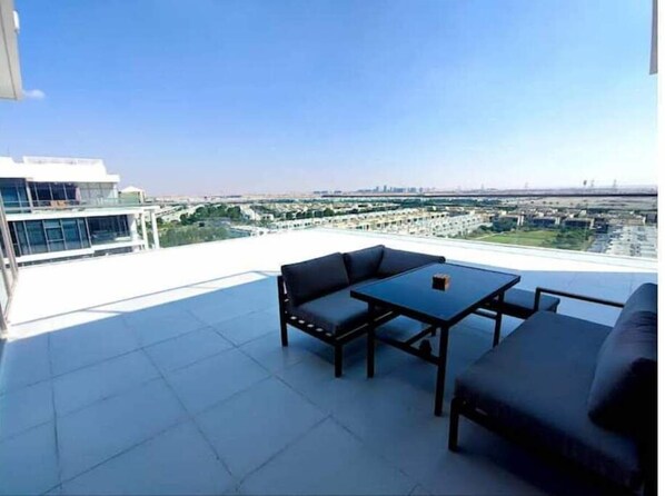 Relax in style with a clear view of the surrounding landscape and airport in the distance from this outdoor seating area.