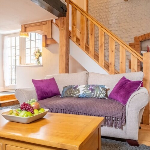 Jollyboat Cottage,Blakeney,Bijou Coastal Bolthole for 2,stones throw to the Quay
