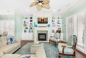 House, Multiple Beds (Blue Turtle Dreams) | Living area | TV - Blue Turtle Dreams (Destin)