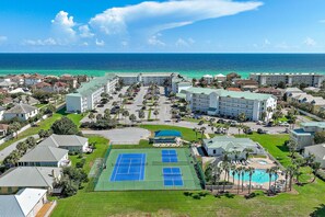 Casa, varias camas (A Coastal Cottage) | Cancha deportiva