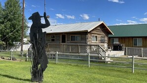 Unclassified image, 2 of 8, button - Centennial Cabin -Beautiful Montana Mountain Views (Butte)