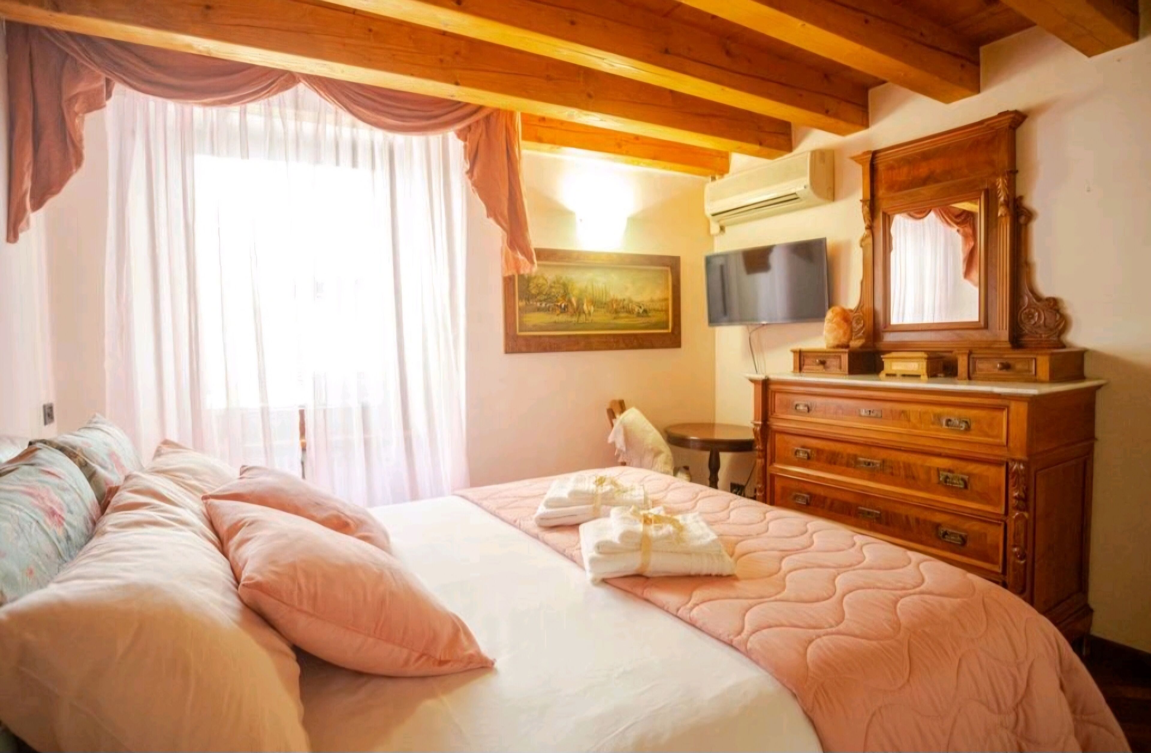 2 habitaciones, tabla de planchar con plancha y cuna de viaje 