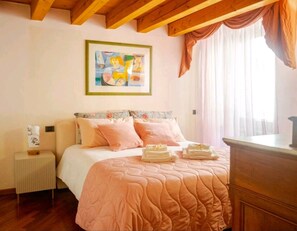 2 habitaciones, tabla de planchar con plancha y cuna de viaje 