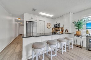 Condo, 1 Queen Bed with Sofa bed (Gulfview II 218) | Private kitchen | Oven