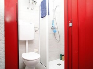 Shower, bidet, towels