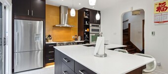 A big Cozy house near Downtown and the coolest street.