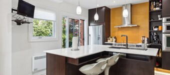 A big Cozy house near Downtown and the coolest street.