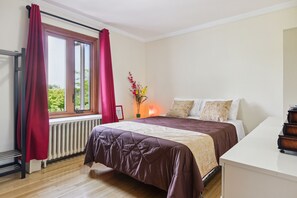2 habitaciones, tabla de planchar con plancha, wifi y ropa de cama 