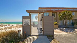 A private beach access gate with a sign indicating it is for enclave community and Terra Cotta owners and guests only. - Enclave 302b (Destin)