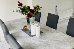 Dining - 3-bed House - Sleeps 5 & Central Links (New Malden)