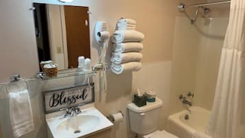 Séchoir à cheveux, serviettes fournies