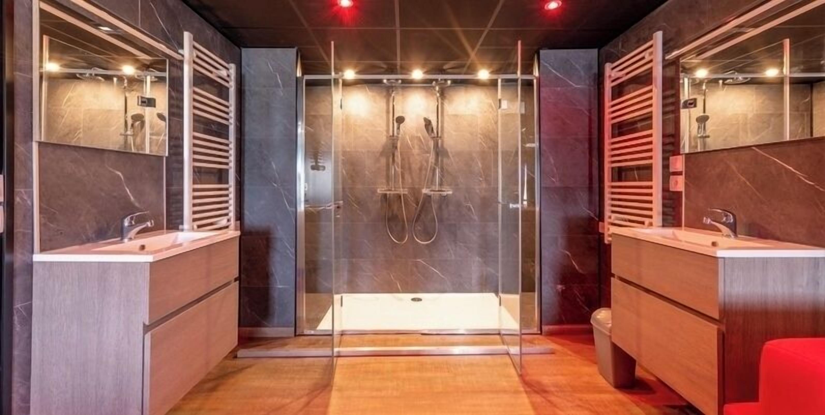 Premium Studio | Bathroom | Towels