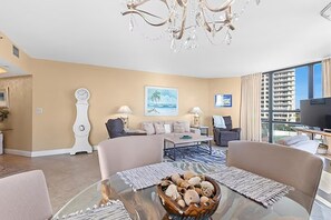 Apartment, Mehrere Betten (Surfside Resort #311) | Speisen