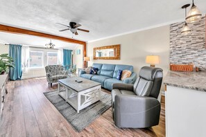 Condo, Multiple Beds (Misty Harbour 7) | Living area