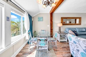 Living area - Misty Harbour 7 (Panama City Beach)