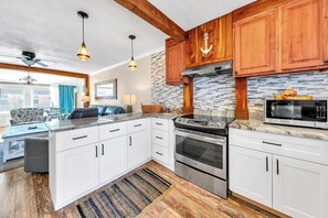 Condo, Multiple Beds (Misty Harbour 7) | Private kitchen