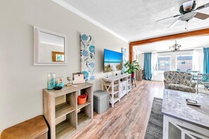 Living area - Misty Harbour 7 (Panama City Beach)