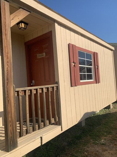 Pilon cabin. Comfortable quiet cabin 8 miles outside Carrizo Springs 