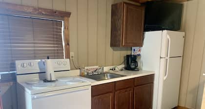 Pilon cabin. Comfortable quiet cabin 8 miles outside Carrizo Springs