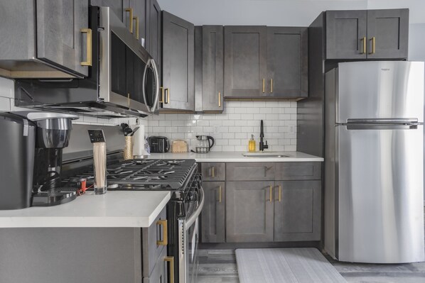 Fridge, microwave, dishwasher, cookware/dishes/utensils - Two BR in Lodi Pet Friendly with Laundry & Parking (Lodi)