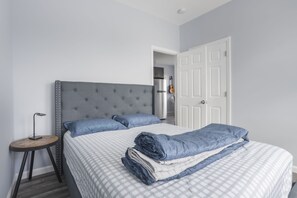 2 bedrooms, desk, internet, bed sheets - Two BR in Lodi Pet Friendly with Laundry & Parking (Lodi)