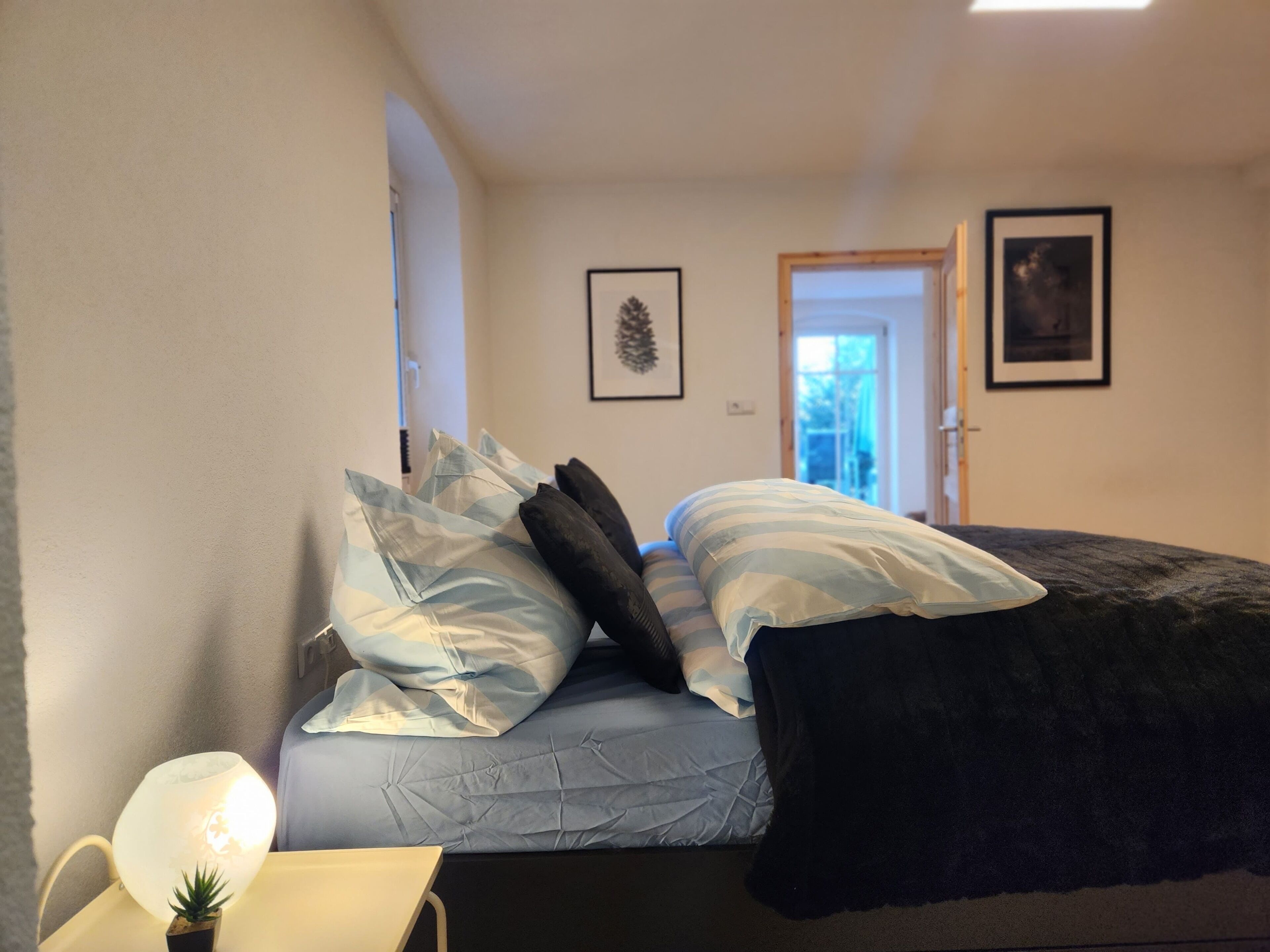 1 bedroom, travel cot, free WiFi, bed sheets