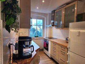 Geladeira, micro-ondas, fogão, cooktop