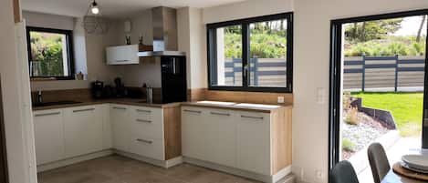 Microwave, oven, stovetop, dishwasher