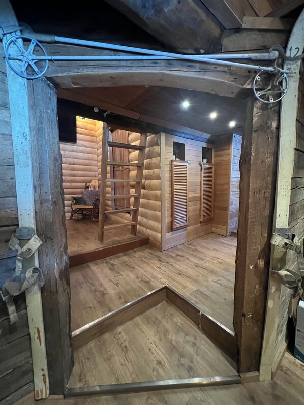 Interior - Alyeska Spruce Cabin  (Anchorage)