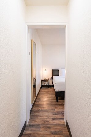 1 bedroom, iron/ironing board, WiFi, bed sheets - Green Sparrow's Nest (Green Mountain Falls)