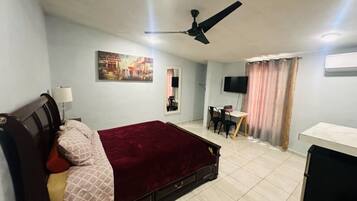 1 soverom, strykejern/-brett, wi-fi (inkludert) og sengetøy