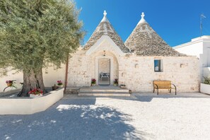 Exterior - Trulli Ulivo di Puglia by BarbarHouse (Fasano)