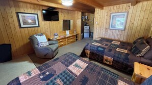 Room - Lodge Room #7 - Montana Mountain Views (Butte)