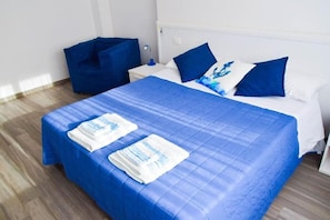 Deluxe Triple Room, Partial Sea View
