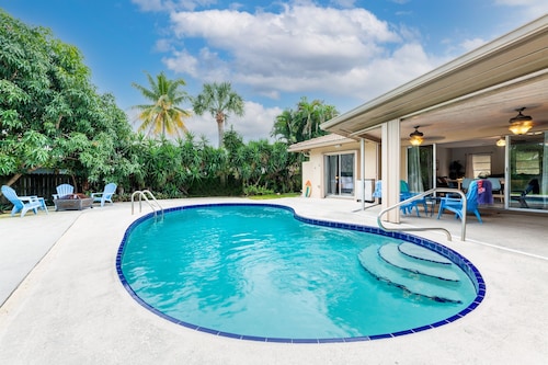 Casa Del Sol Pool Bungalow | Sleeps 8 | Near Beach