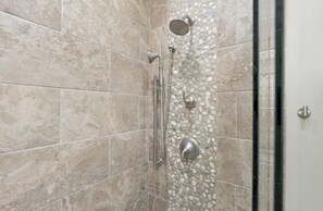 Shower, hair dryer, towels, soap - Coral Cave Luxury Condo! Enjoy the beach, pools, BBQs, and bay views.  (South Padre Island)