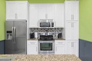 Micro-ondes, four, plaque de cuisson, lave-vaisselle